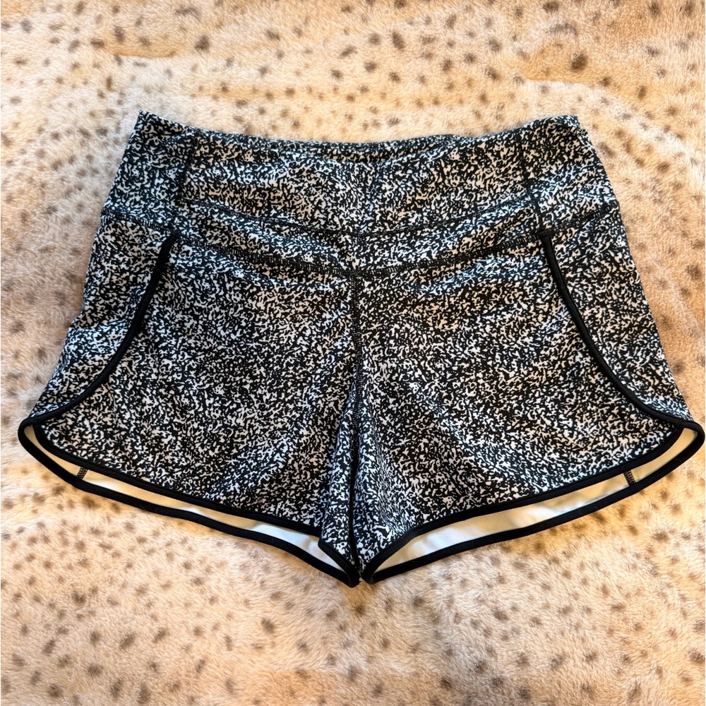 Lululemon Womens Size Medium Shorts - Black Speckled - Lined